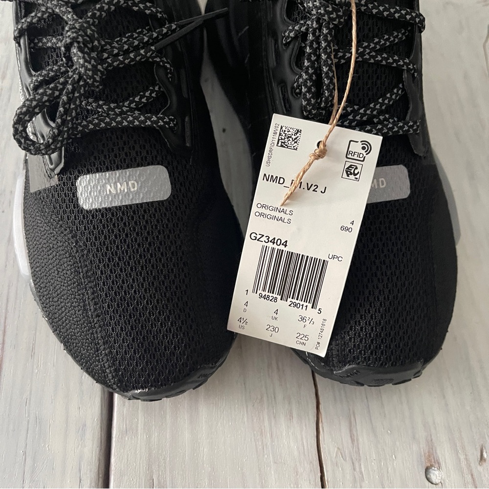 Adidas NMD R1 V2 - Picture 10 of 12